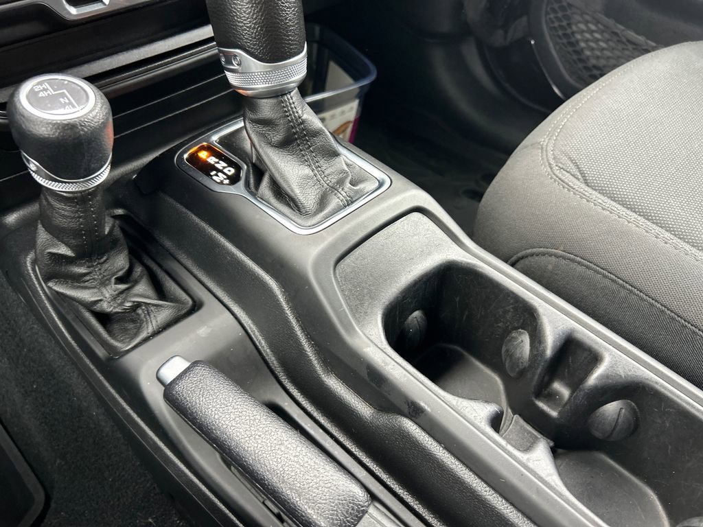 Used 2023 Jeep Wrangler Sport S AWD/4WD image 28