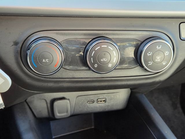 Used 2024 Chevrolet Trax LS image 31