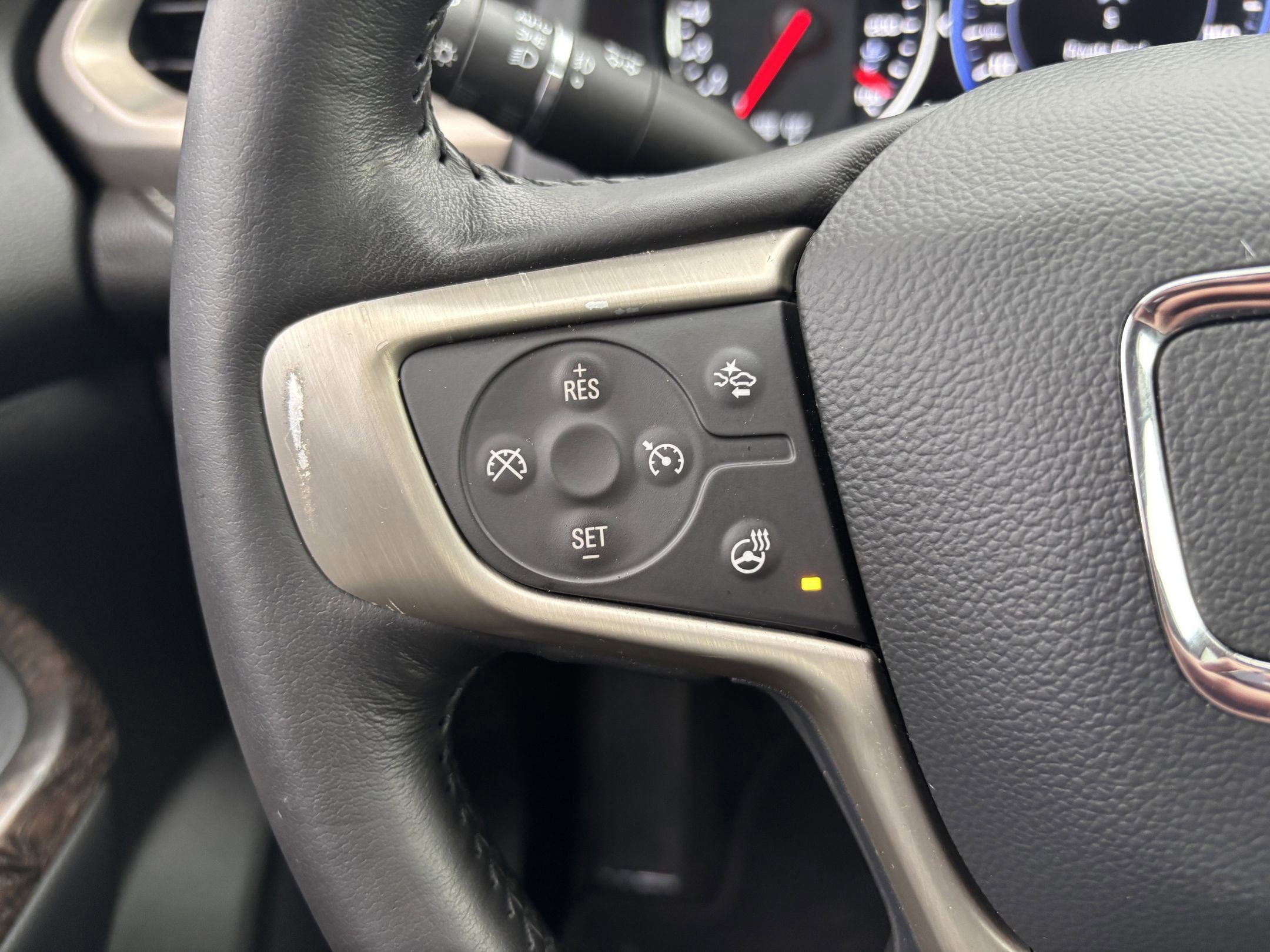 Used 2022 GMC Acadia Denali image 28