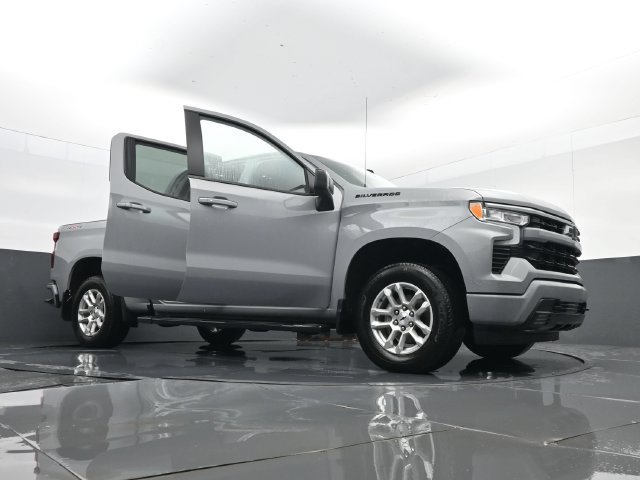 Used 2024 Chevrolet Silverado 1500 RST AWD/4WD image 32