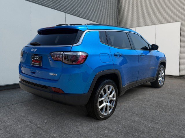 Used 2022 Jeep Compass Latitude w/ Sun and Sound Group AWD/4WD image 11