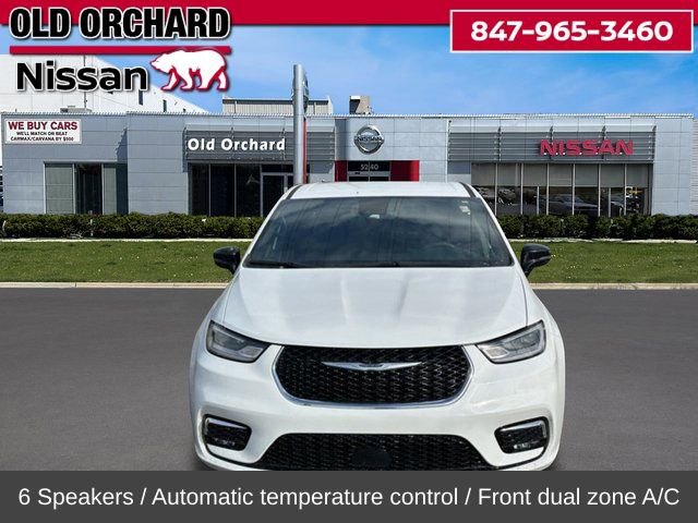 Used 2024 Chrysler Pacifica Touring image 4
