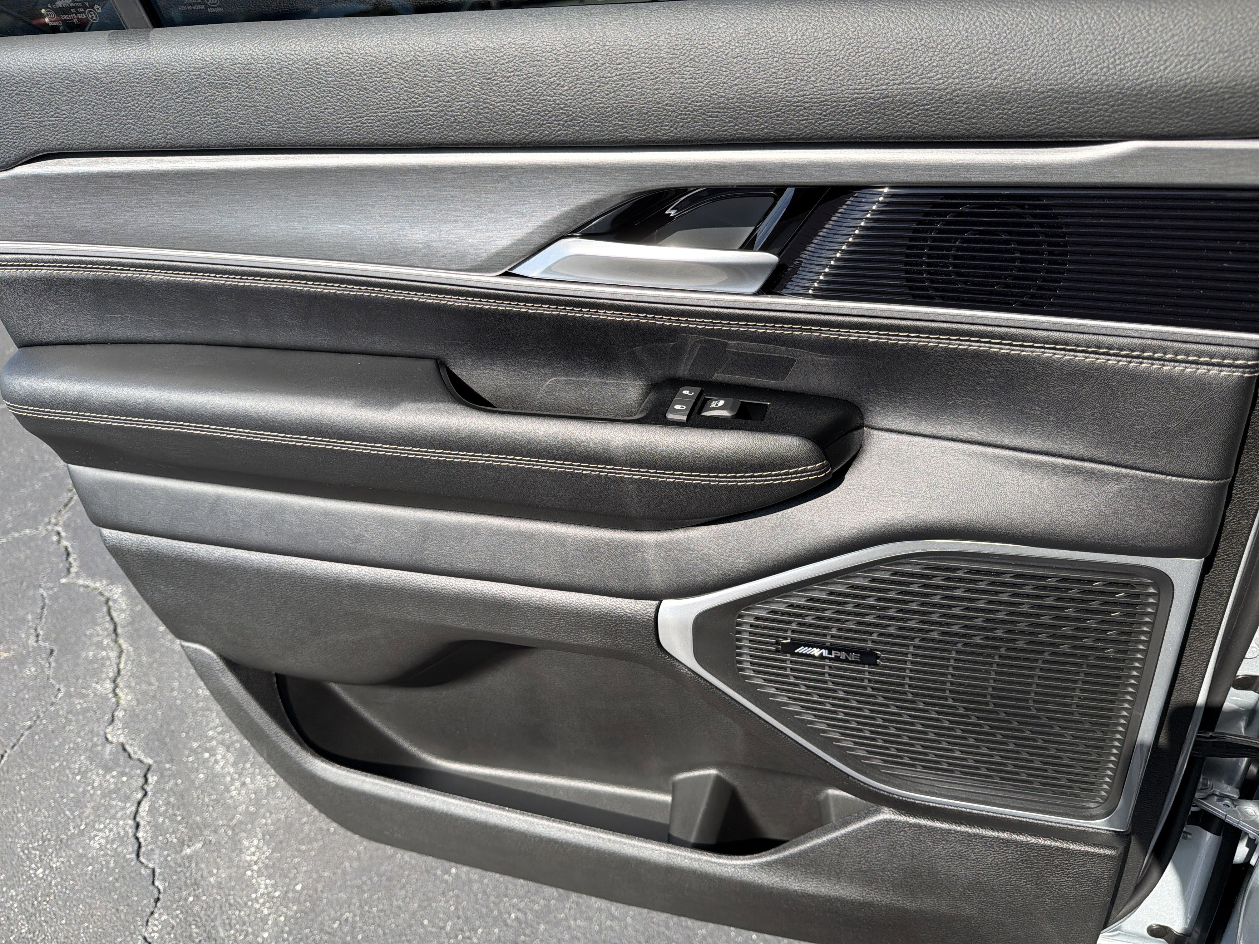 New 2026 Jeep Grand Wagoneer L 2WD image 27