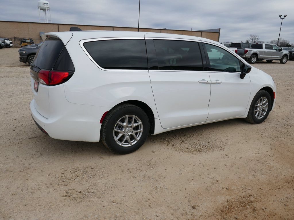 New 2026 Chrysler Voyager LX FWD image 4