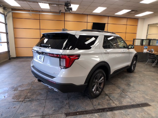 New 2026 Ford Explorer Active w/ Active Comfort Package AWD/4WD image 7