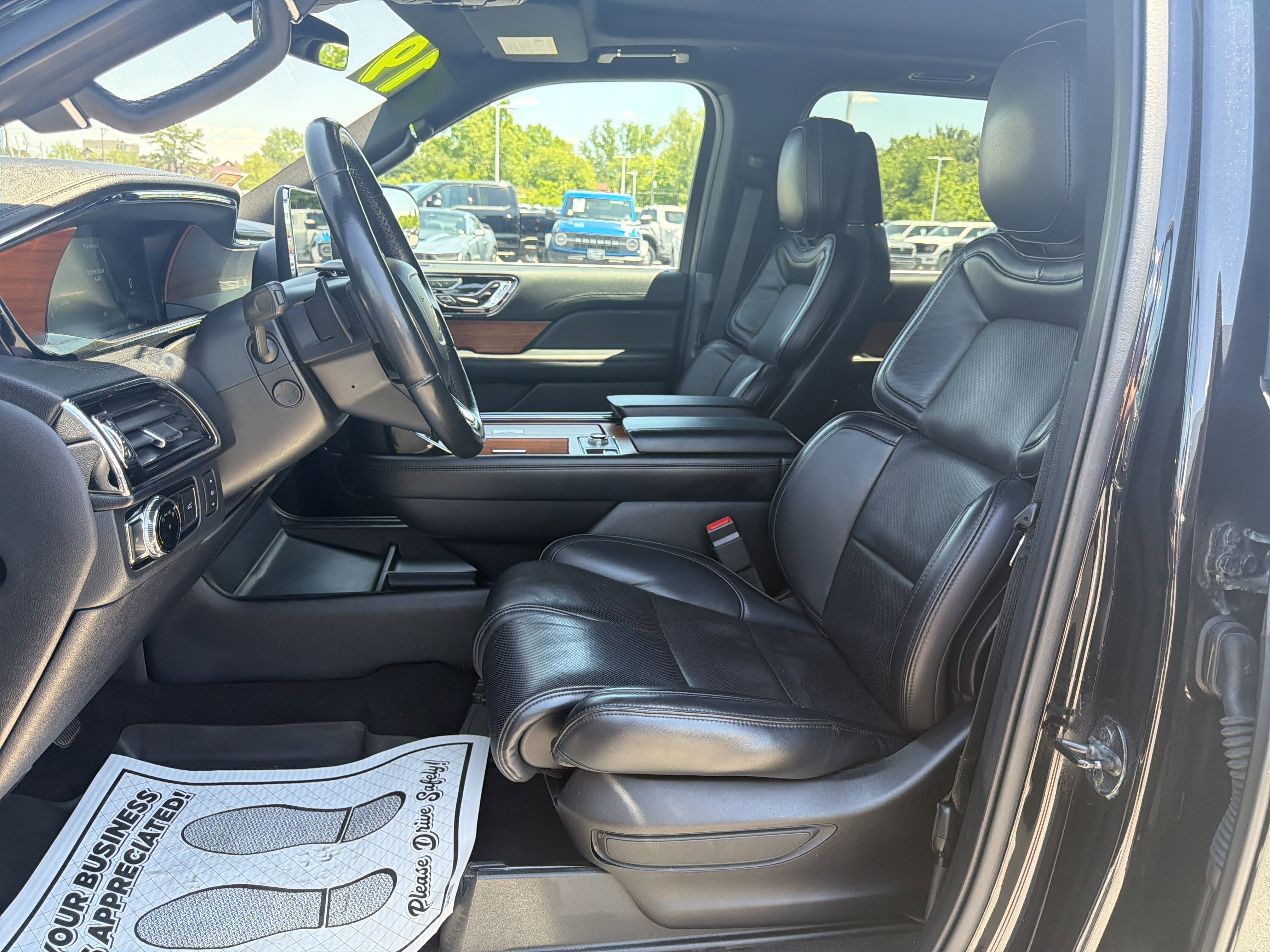 Used 2019 Lincoln Navigator Reserve AWD/4WD image 12