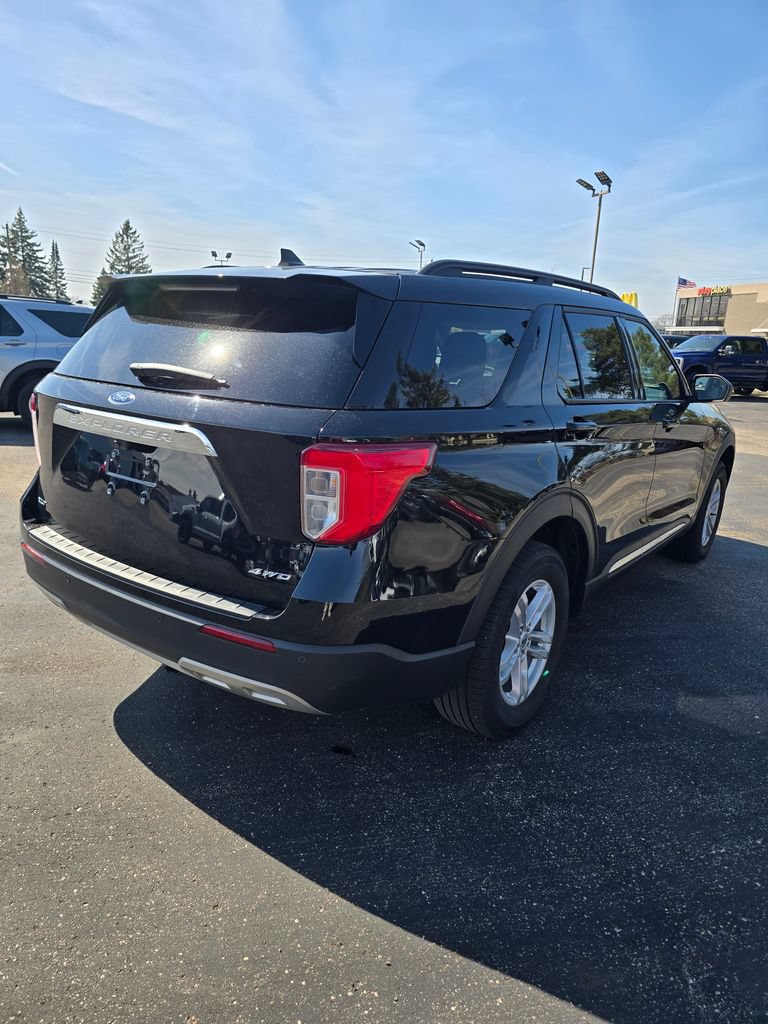 Certified 2023 Ford Explorer XLT w/ Equipment Group 202A AWD/4WD image 5