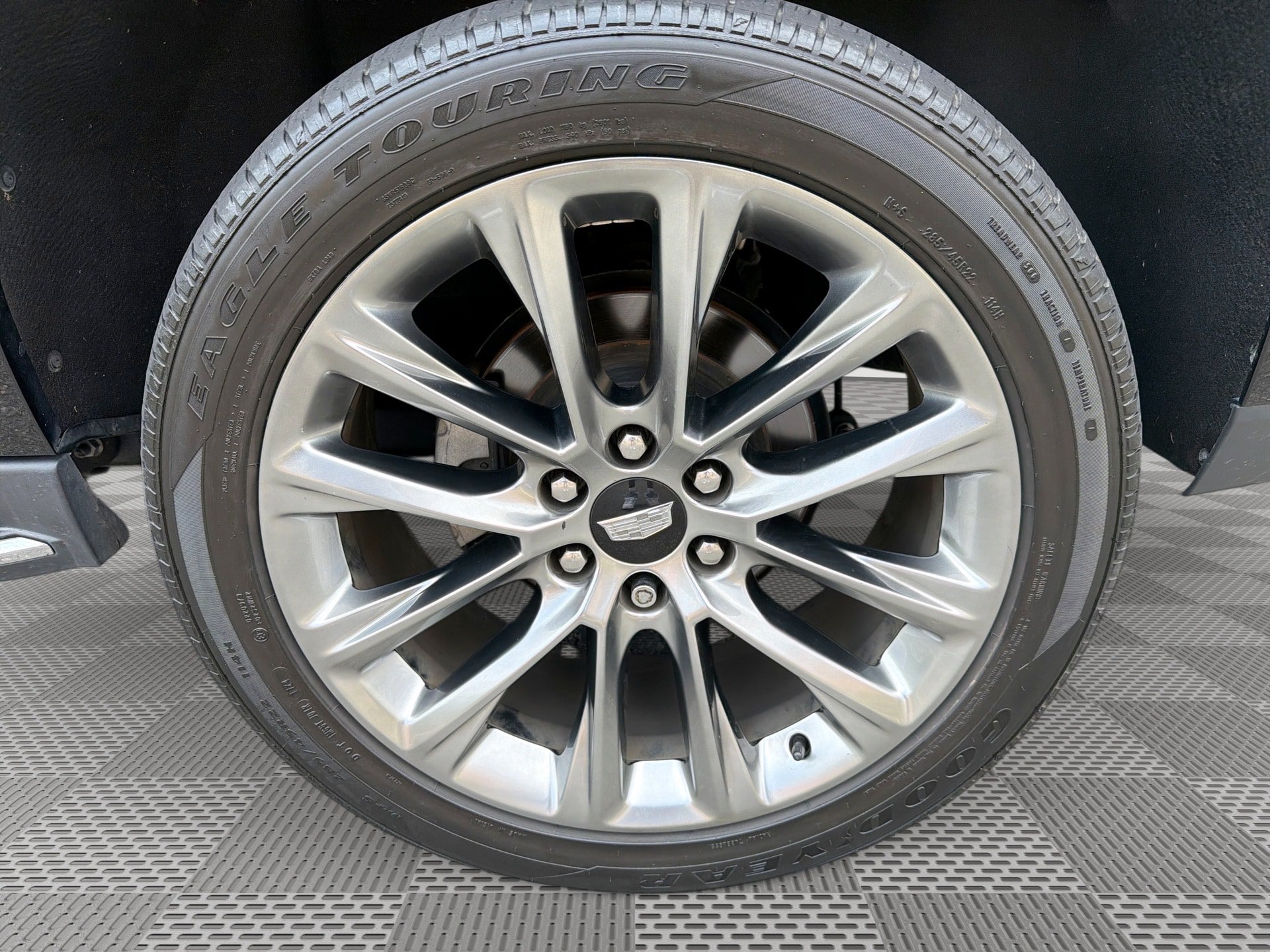 Used 2020 Cadillac Escalade ESV Luxury w/ Escalade Sport Edition AWD/4WD image 29