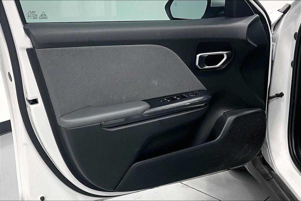 Used 2025 Kia K4 EX image 16