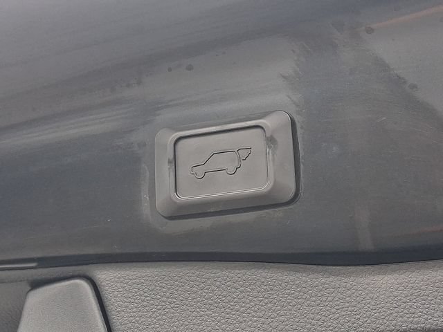 Certified 2022 Toyota RAV4 XLE Premium AWD/4WD image 33
