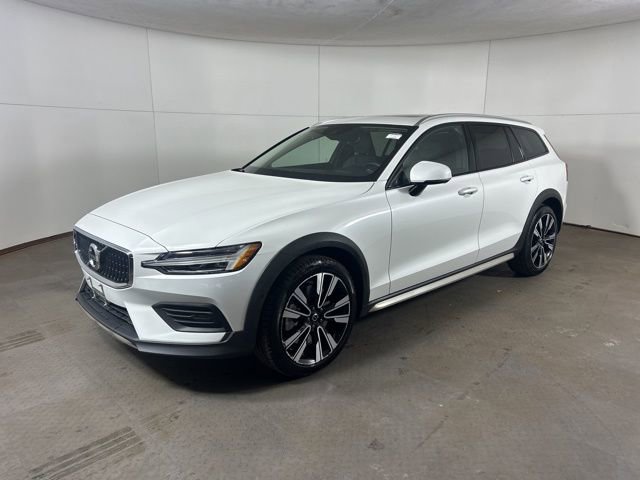 Used 2020 Volvo V60 T5 Cross Country w/ Protection Package Premier image 3