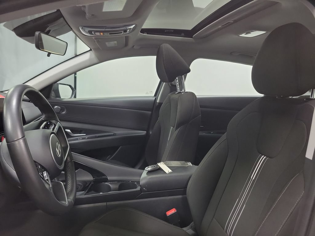 Used 2025 Hyundai Elantra SEL FWD image 16