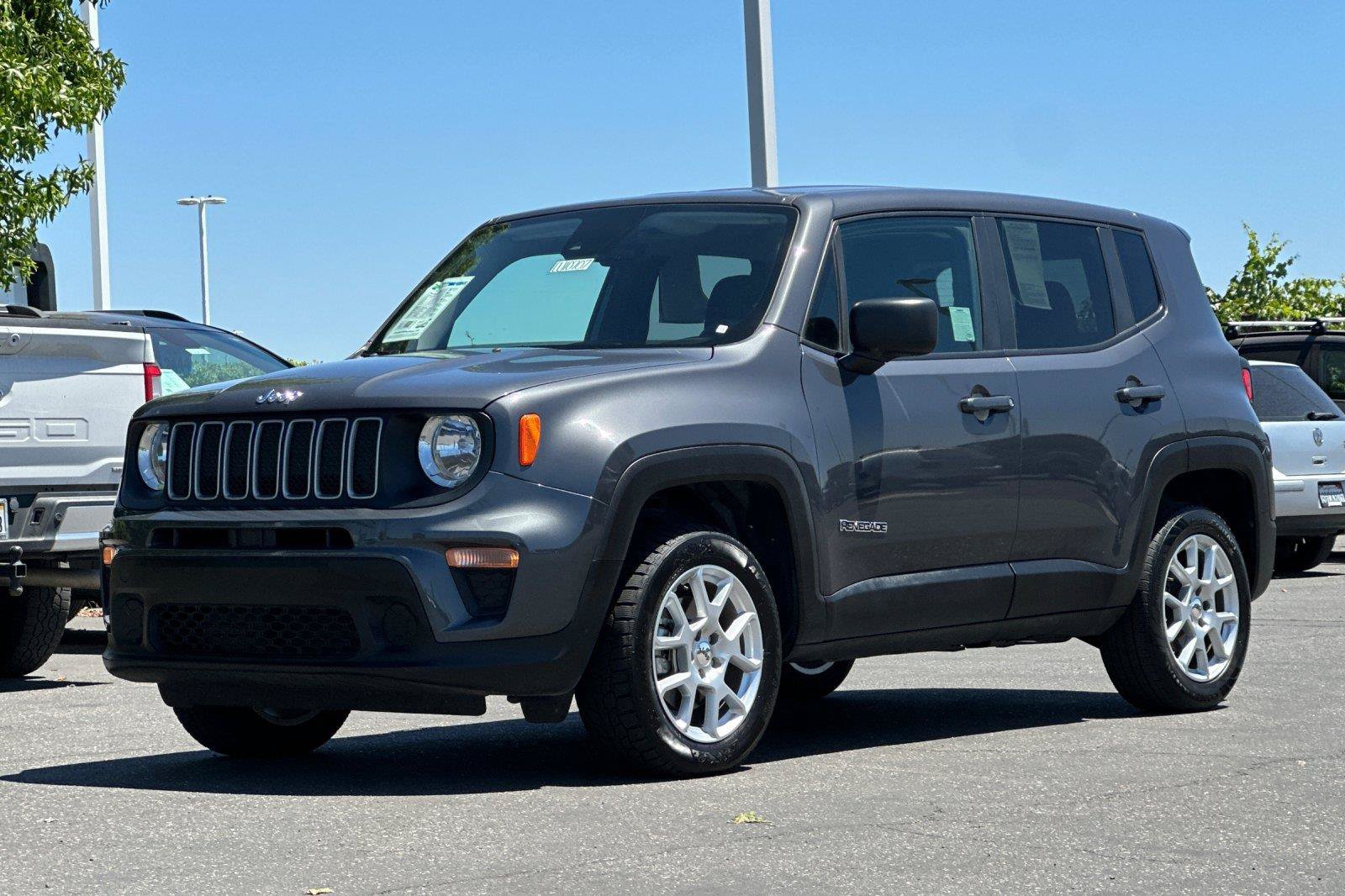 Certified 2023 Jeep Renegade Latitude AWD/4WD image 8