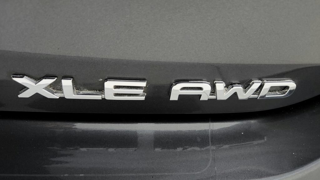 Used 2023 Toyota Highlander XLE AWD/4WD image 36