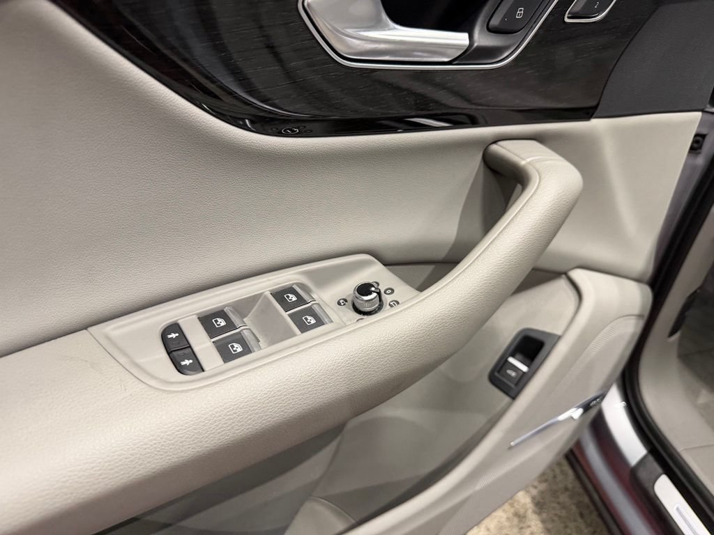 Used 2020 Audi Q7 3.0T Prestige w/ Prestige Package AWD/4WD image 46