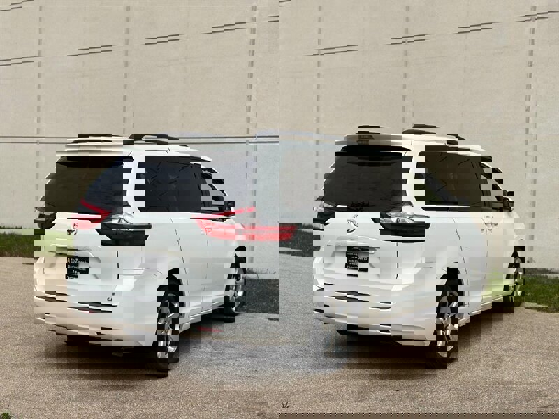 Used 2016 Toyota Sienna LE image 11