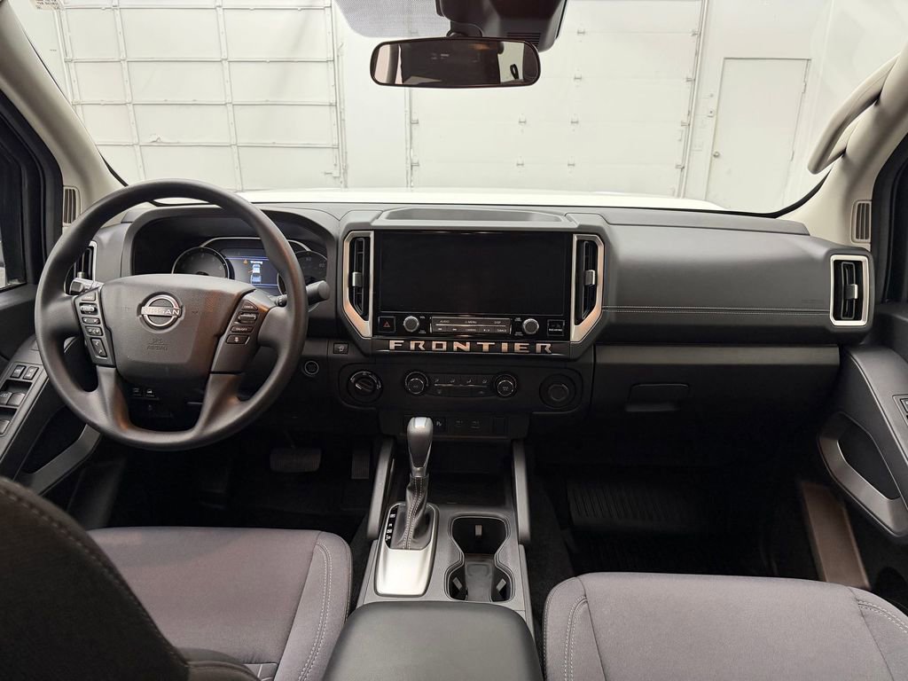 Used 2025 Nissan Frontier SV AWD/4WD image 14