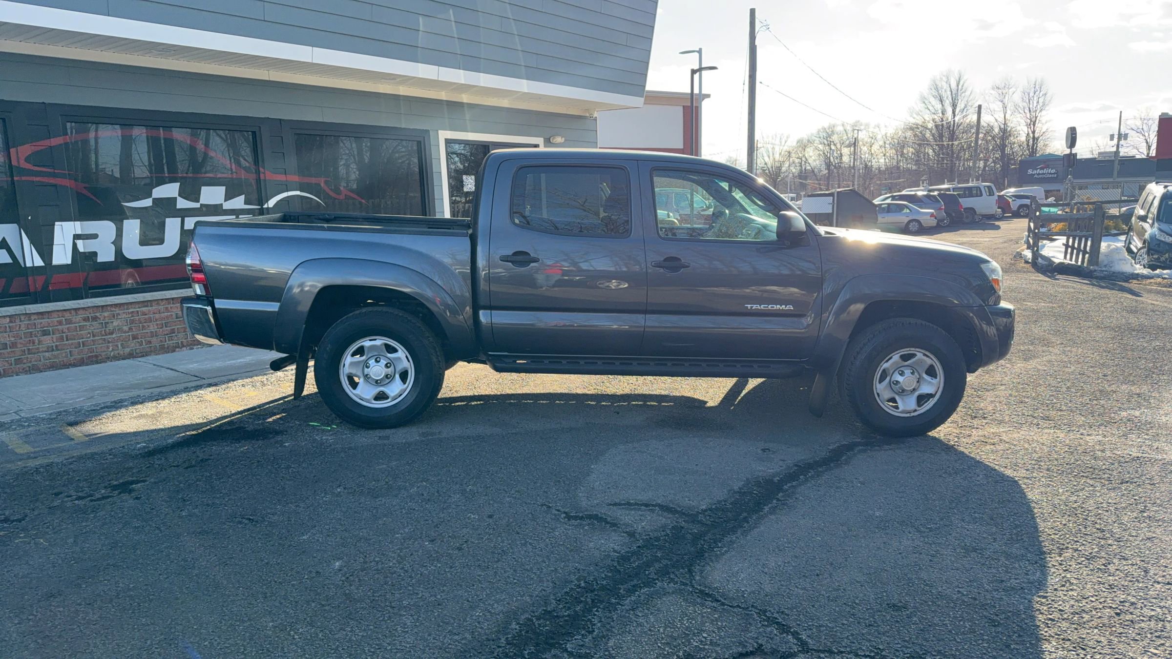 Used 2011 Toyota Tacoma 4x4 Double Cab w/ SR5 Pkg #2 image 4