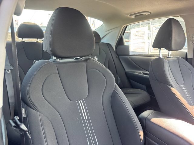 Used 2025 Hyundai Elantra SEL FWD image 29