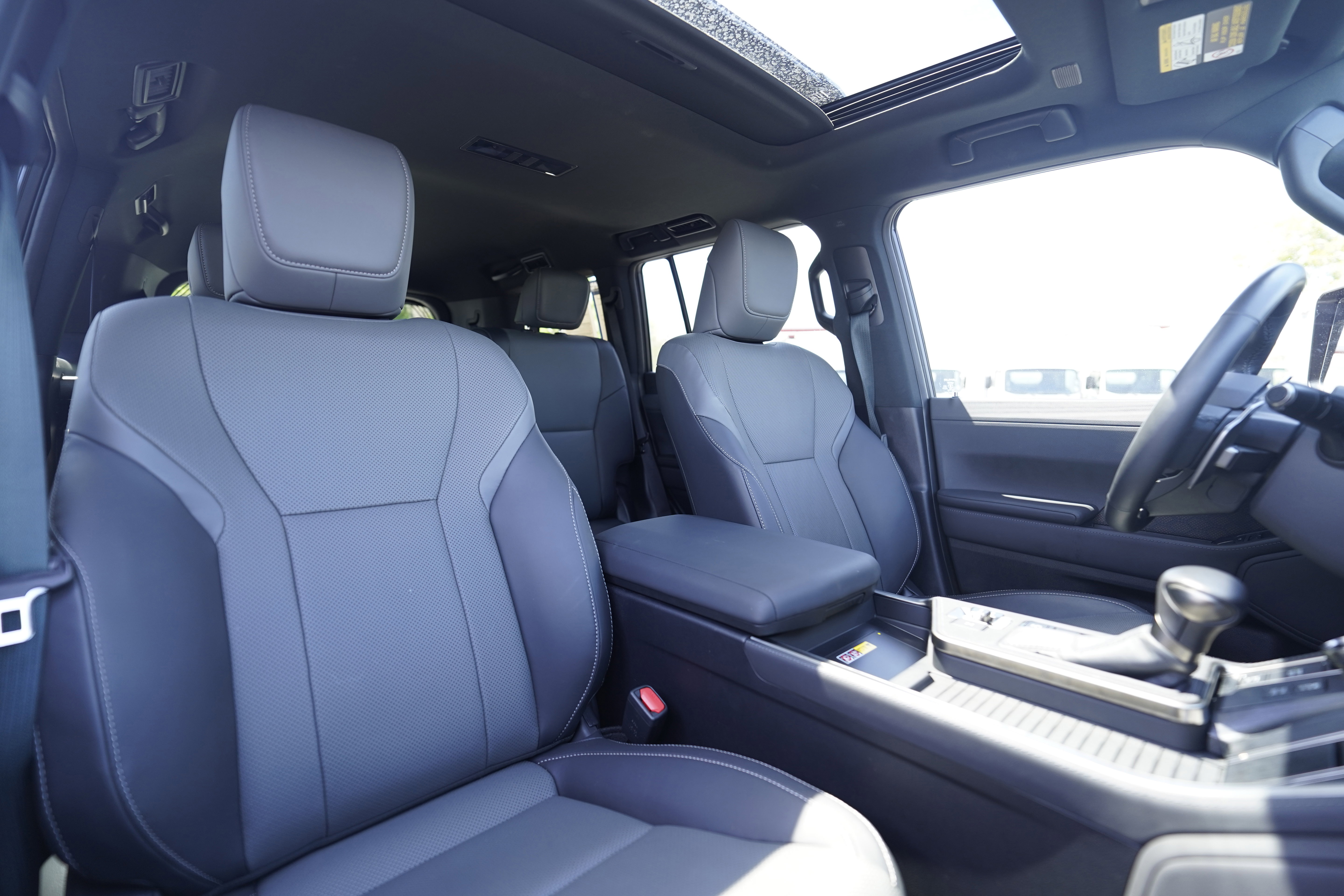 Used 2025 Lexus GX 550 w/ Accessory Package (2T) AWD/4WD image 13