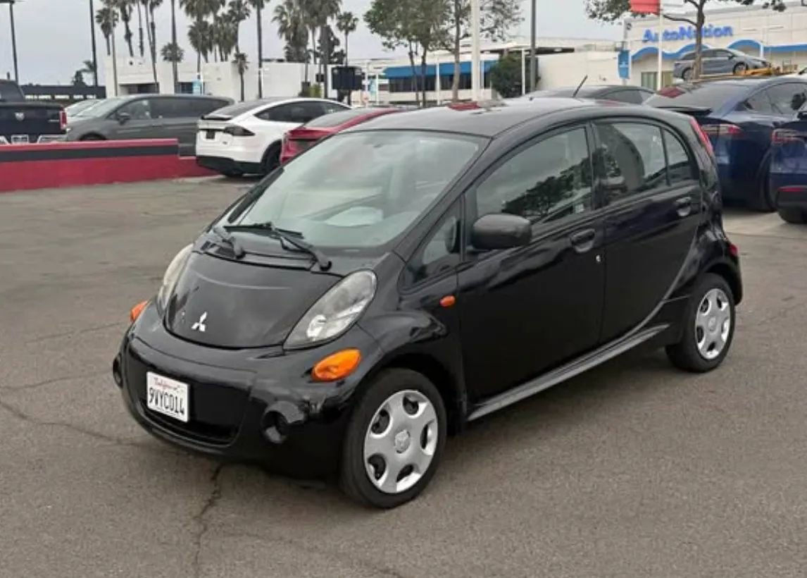 Used 2012 Mitsubishi i ES image 2