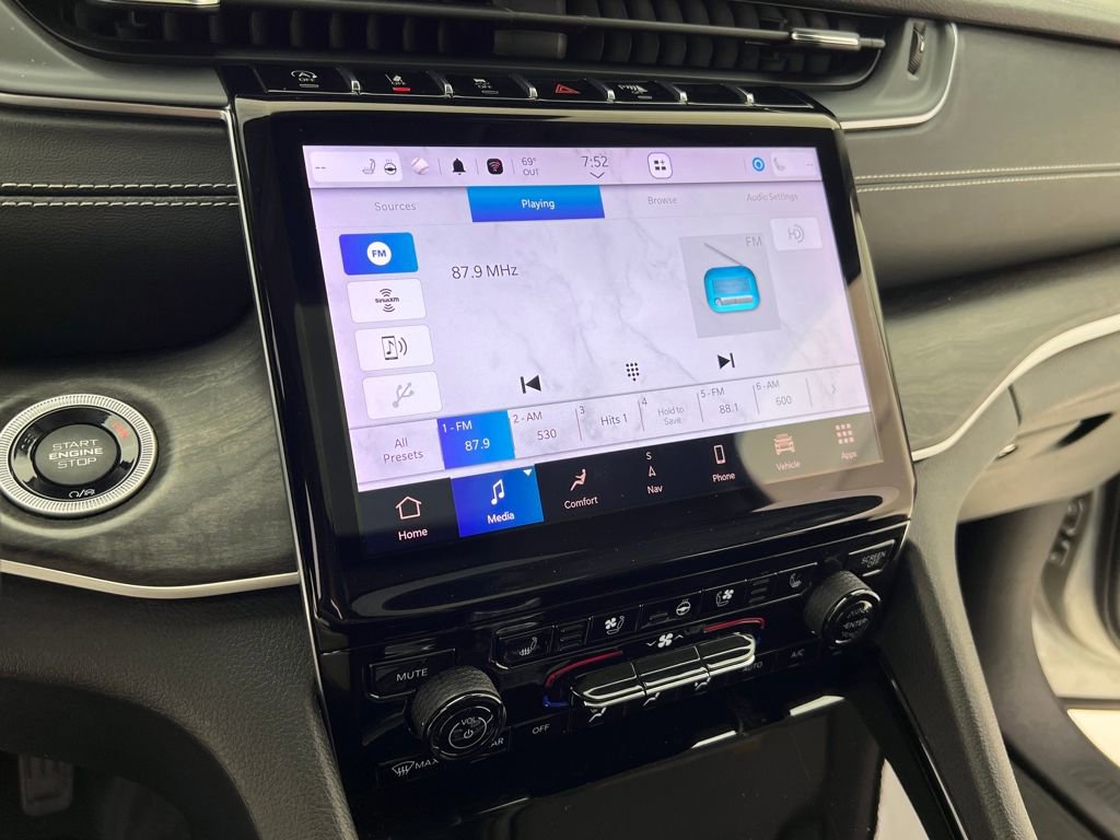 Used 2023 Jeep Grand Cherokee Limited w/ Luxury Tech Group II image 20