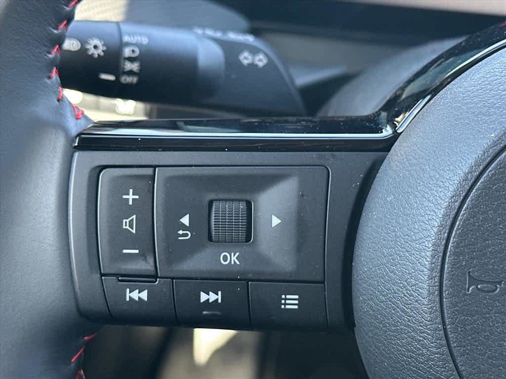 Used 2025 Nissan Kicks SR FWD image 16