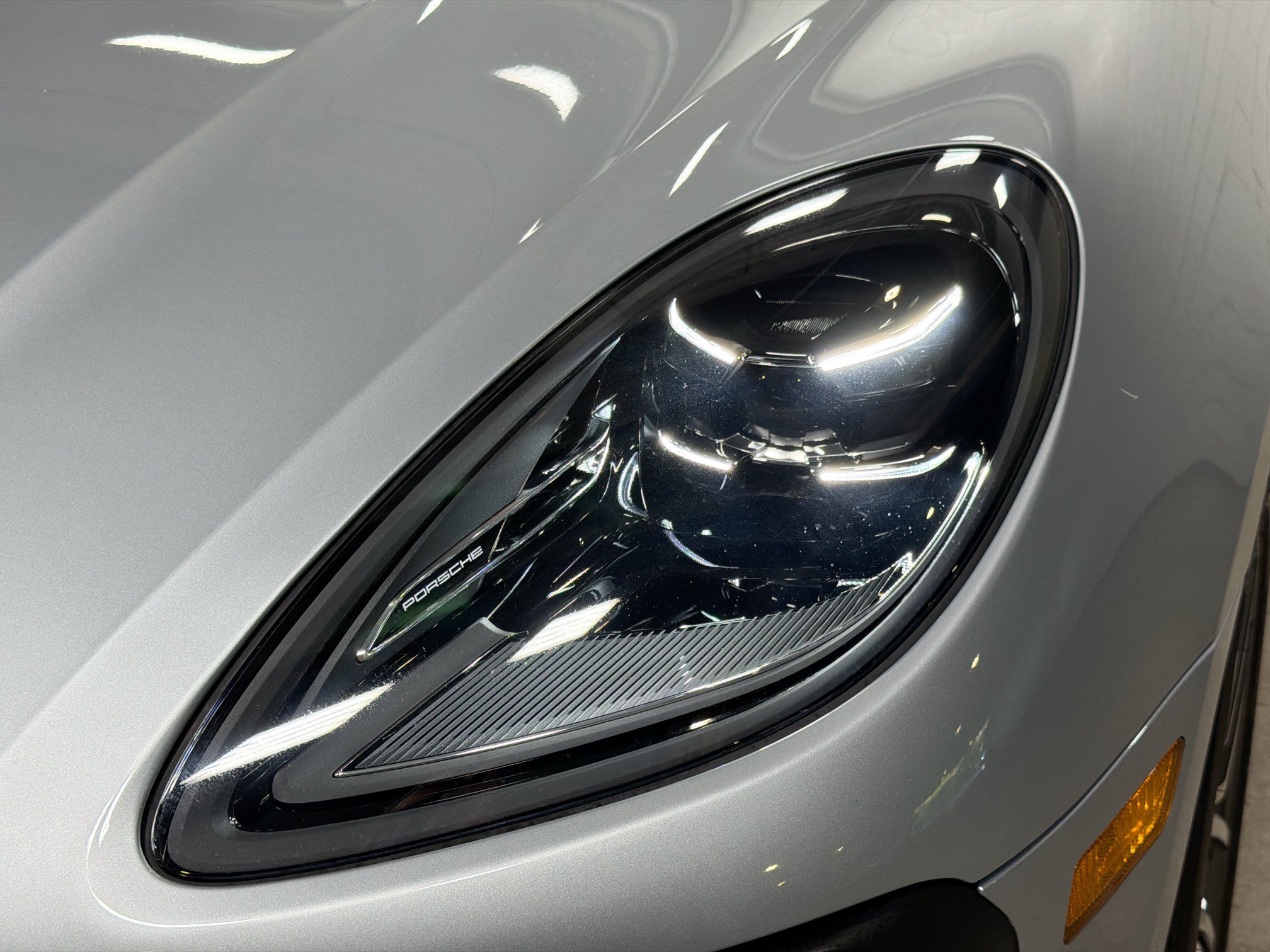 Certified 2026 Porsche Macan AWD/4WD image 9