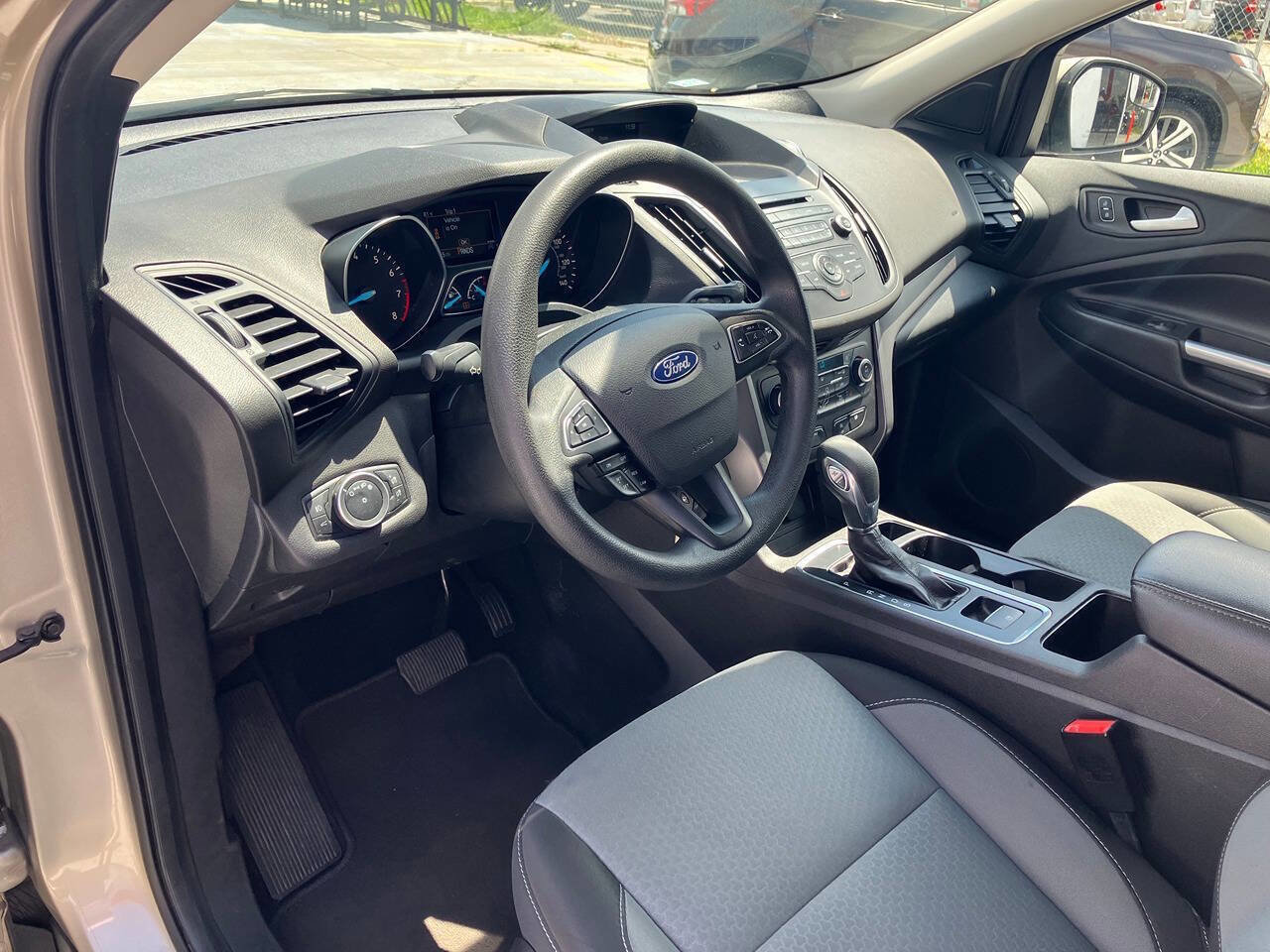Used 2018 Ford Escape SE image 16