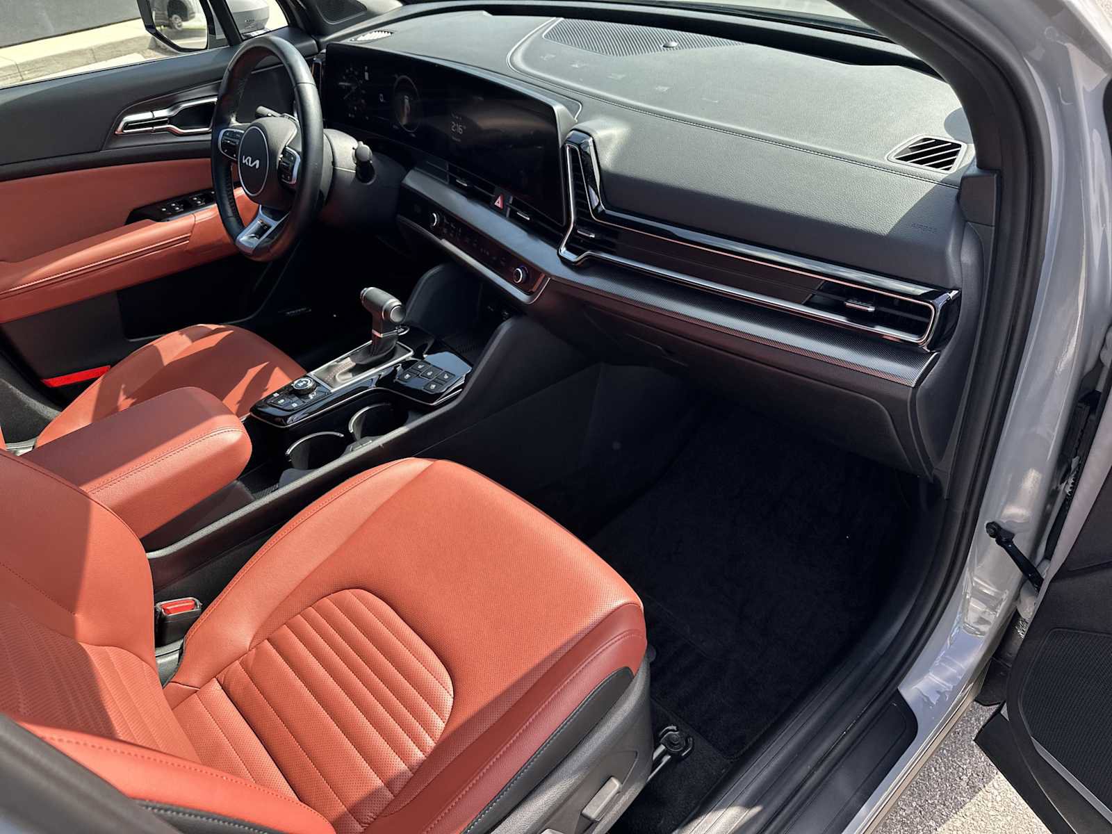 Used 2025 Kia Sportage SX image 25