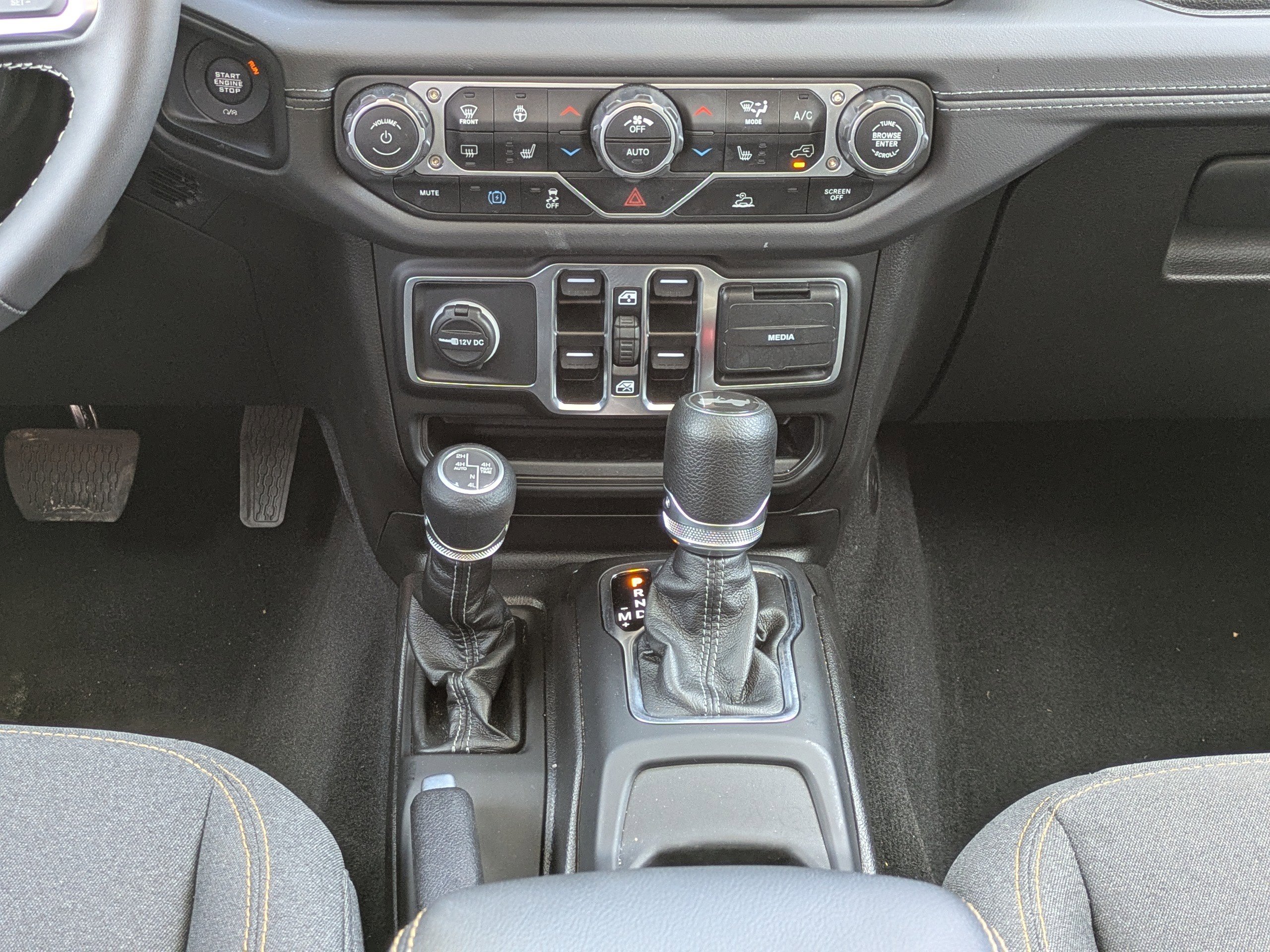 Certified 2025 Jeep Wrangler Unlimited Sahara AWD/4WD image 17