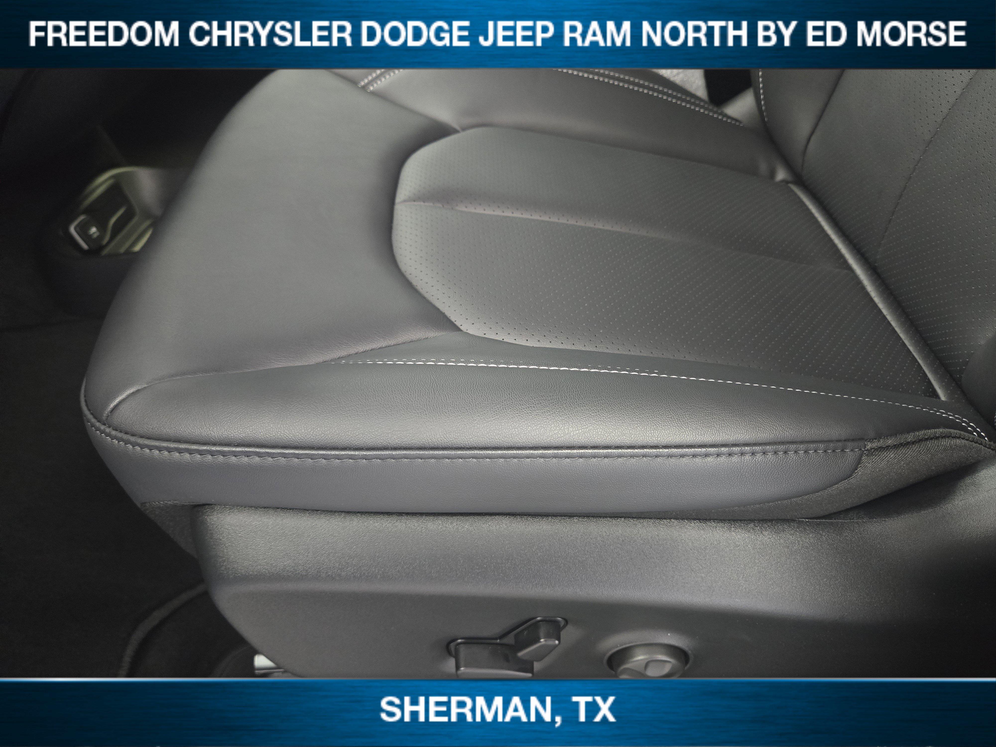 New 2026 Chrysler Pacifica Select w/ S Appearance Package image 18