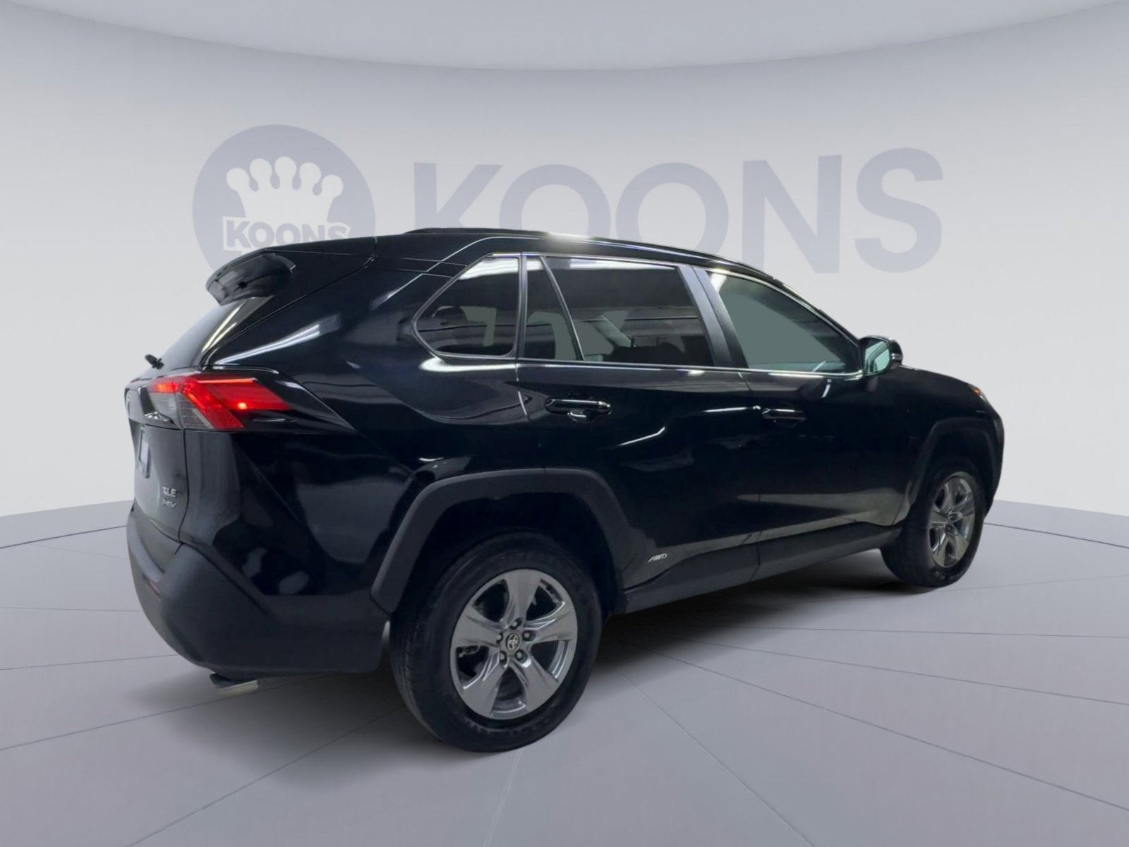 Used 2025 Toyota RAV4 XLE AWD/4WD image 11