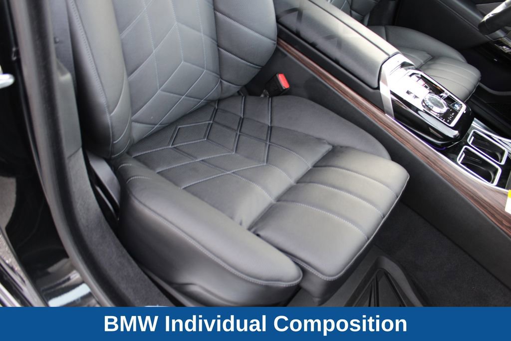 Used 2024 BMW i7 xDrive60 image 26