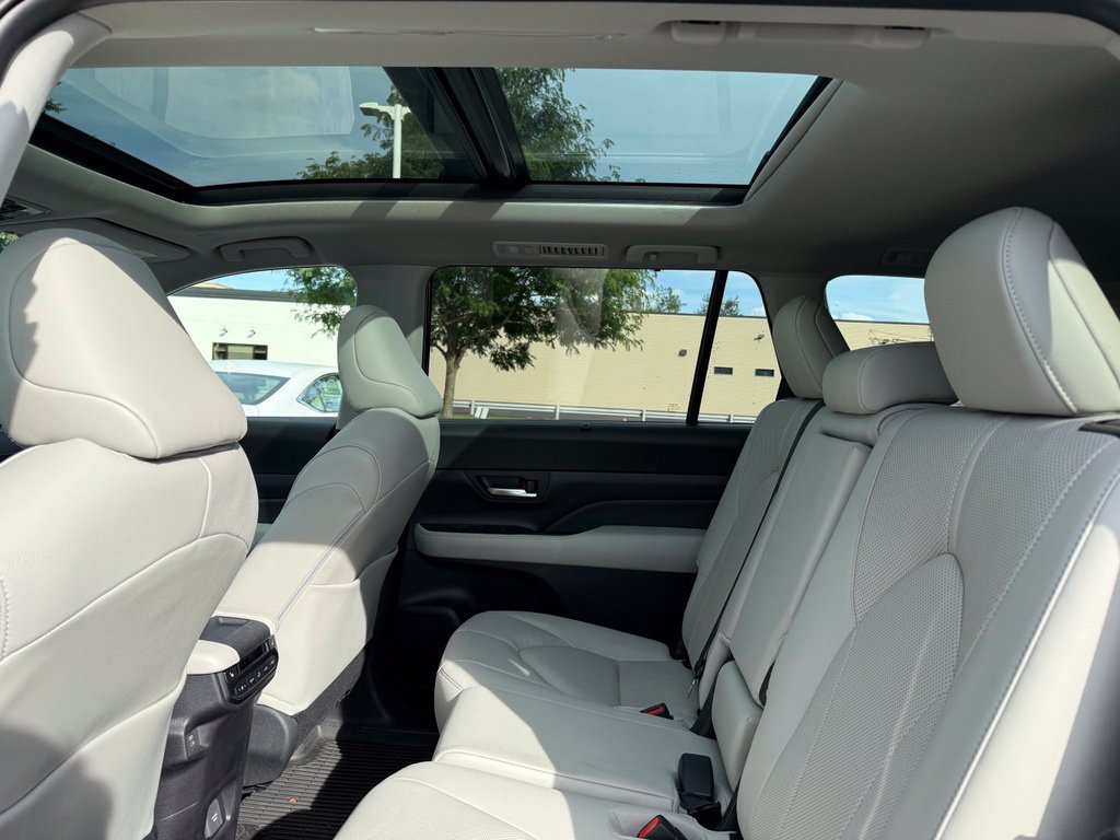 Used 2026 Toyota Grand Highlander AWD image 15