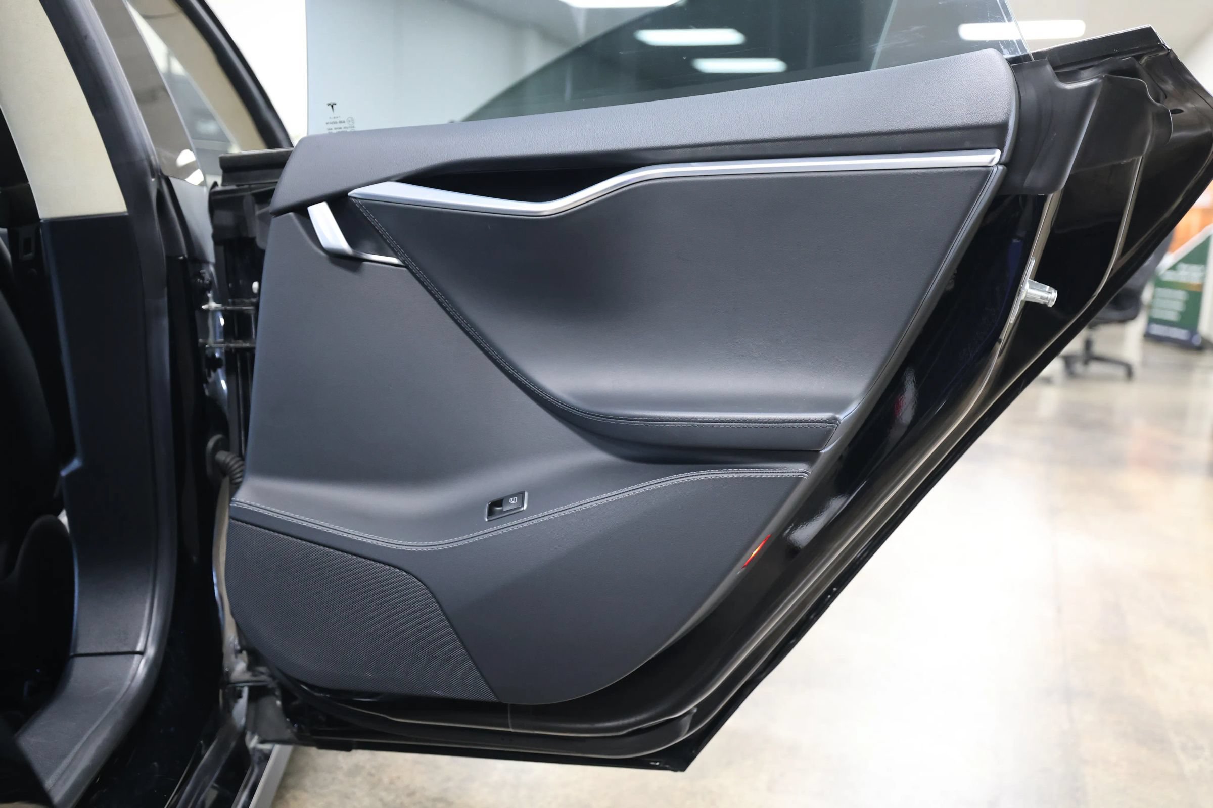 Used 2015 Tesla Model S 70D AWD/4WD image 39