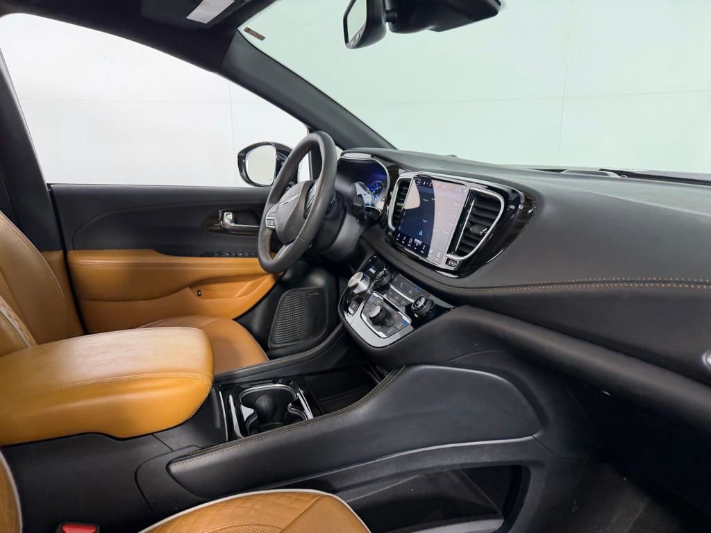 Used 2023 Chrysler Pacifica Pinnacle image 33