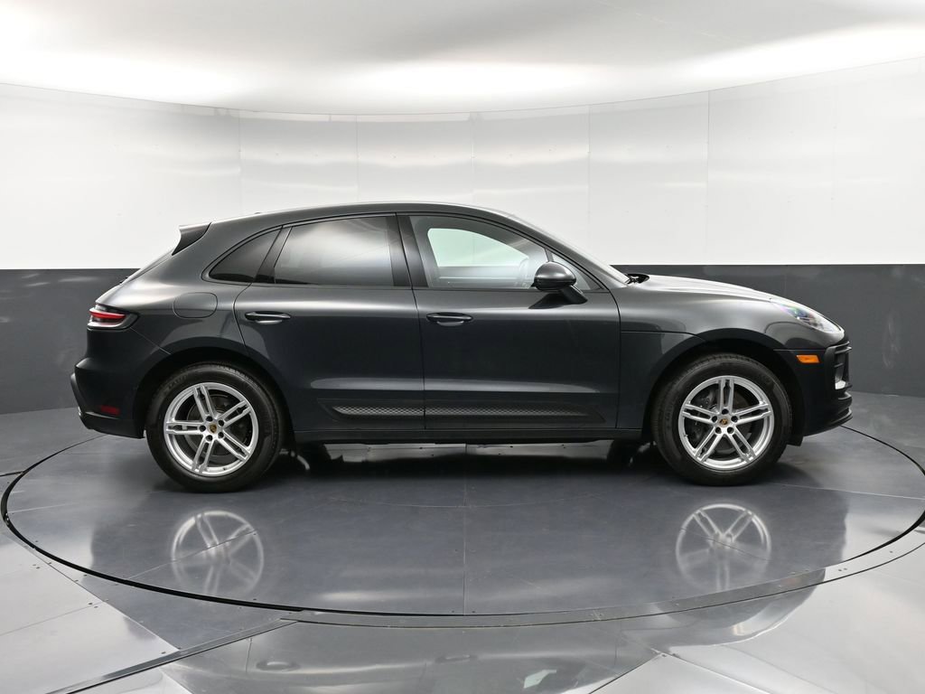 Certified 2025 Porsche Macan image 9