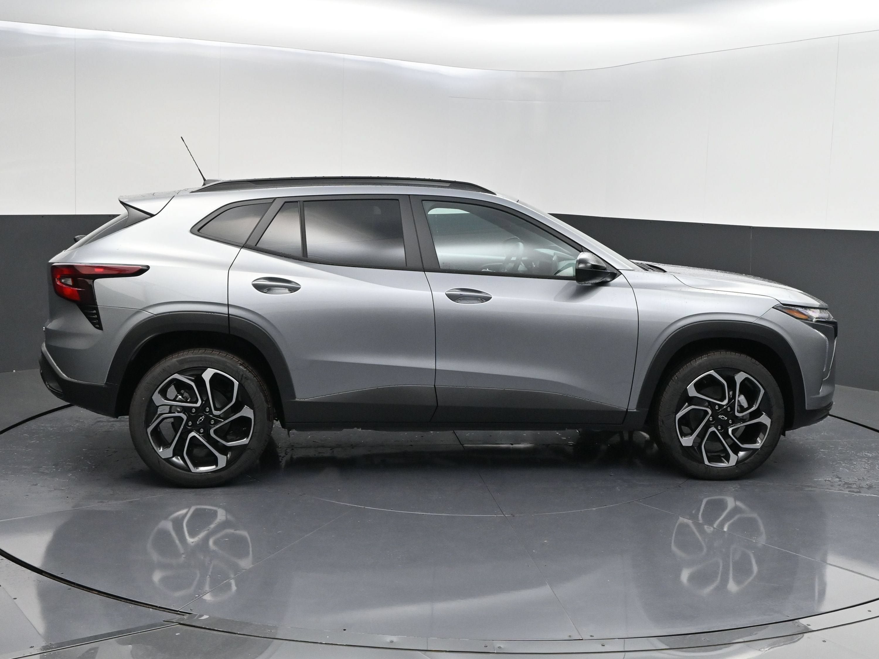 New 2026 Chevrolet Trax RS w/ Sunroof Package FWD image 9