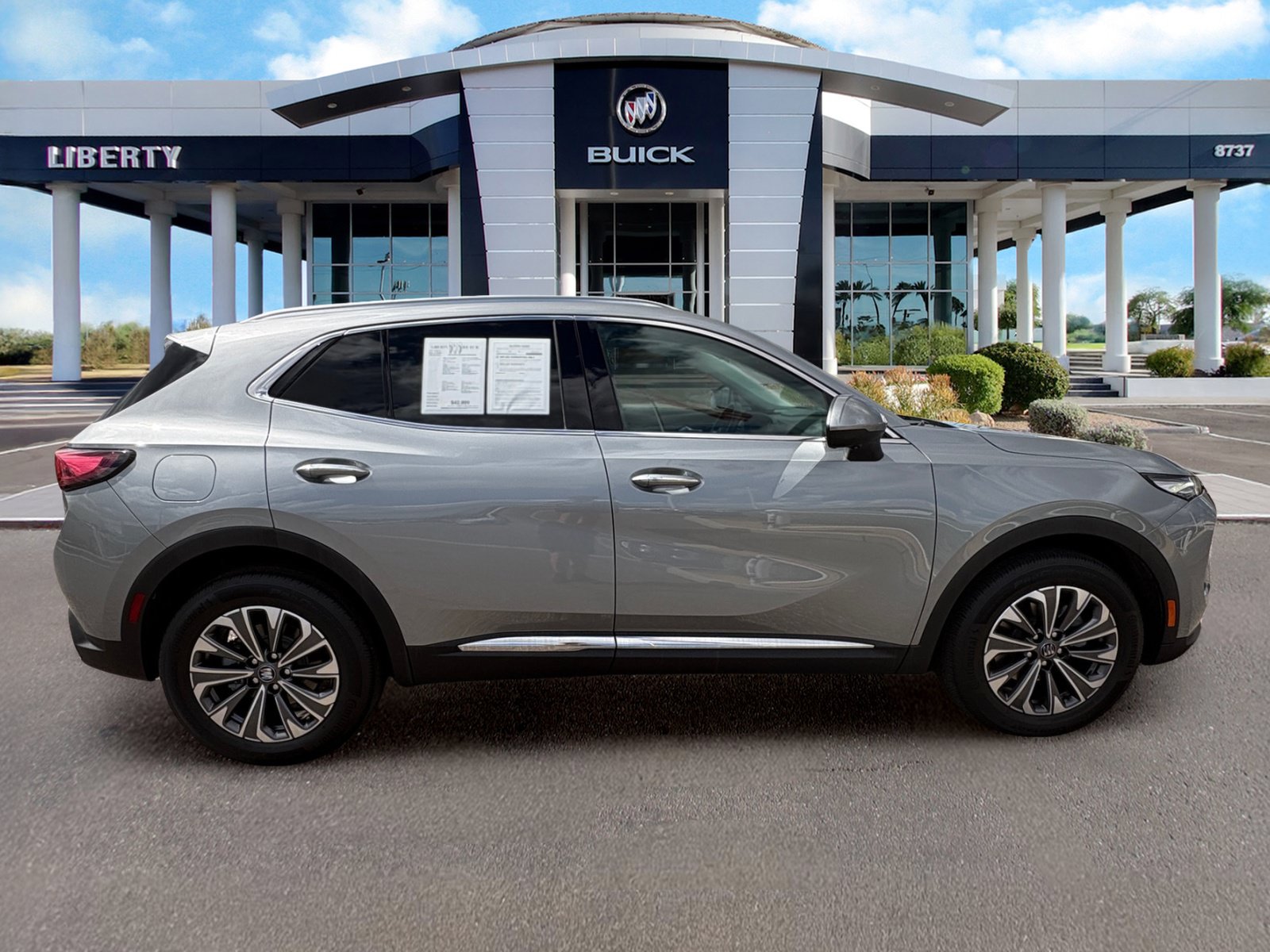 Used 2025 Buick Envision Preferred AWD/4WD image 2