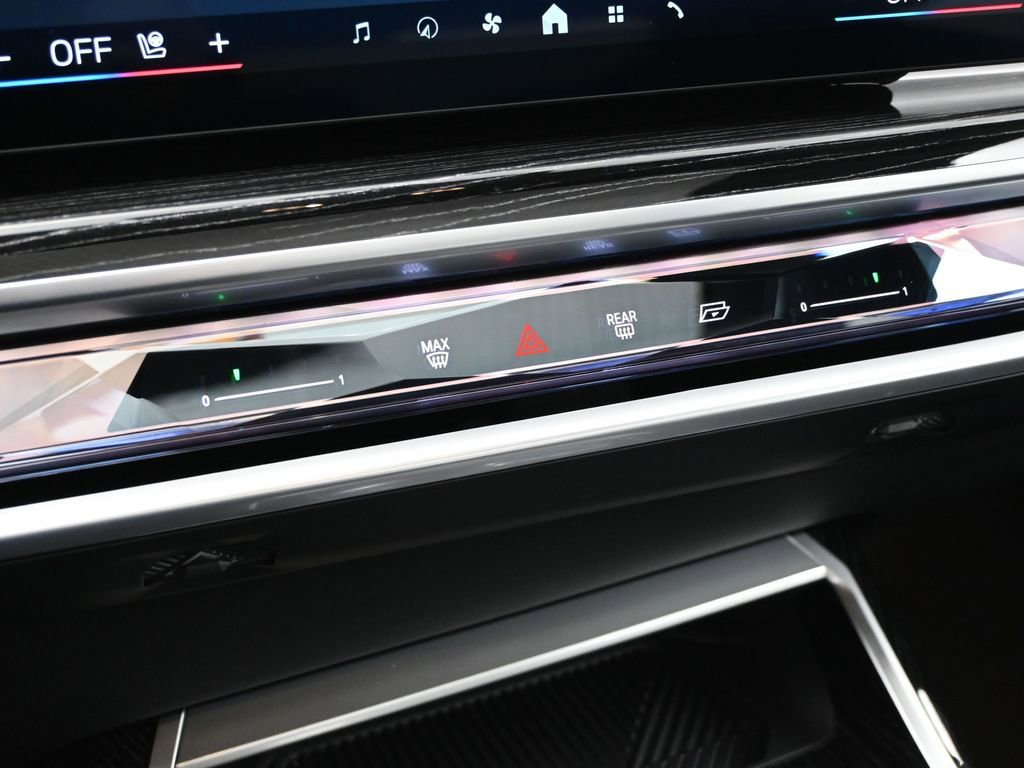 Used 2025 BMW 740i image 15