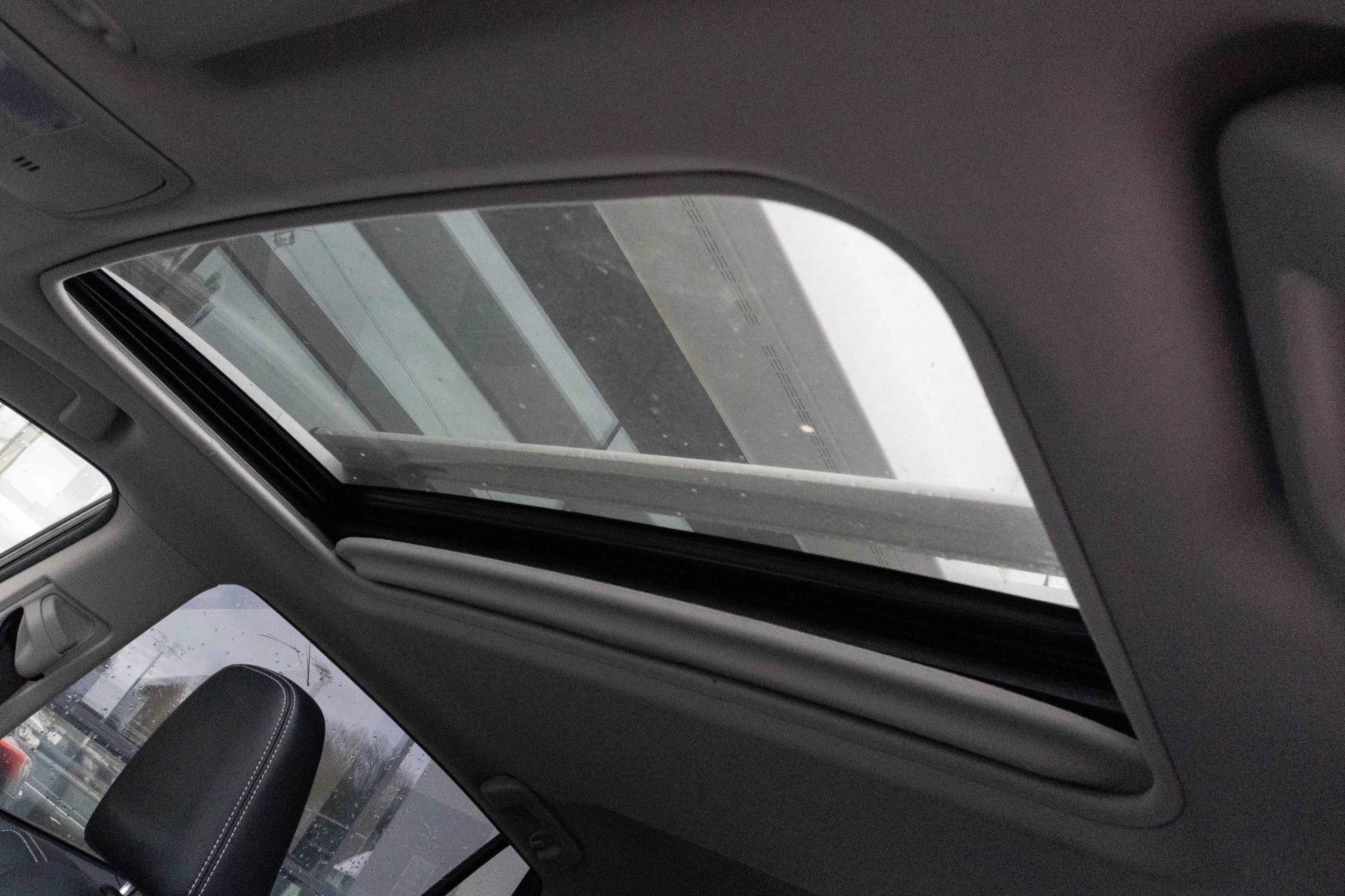 Used 2018 Toyota RAV4 Limited image 15