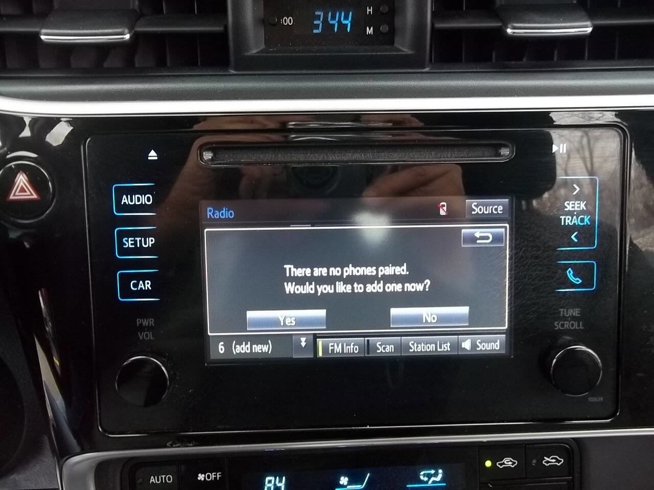 Used 2017 Toyota Corolla LE image 19