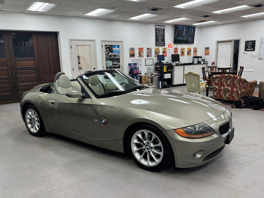 Used 2004 BMW Z4 2.5i RWD image 2