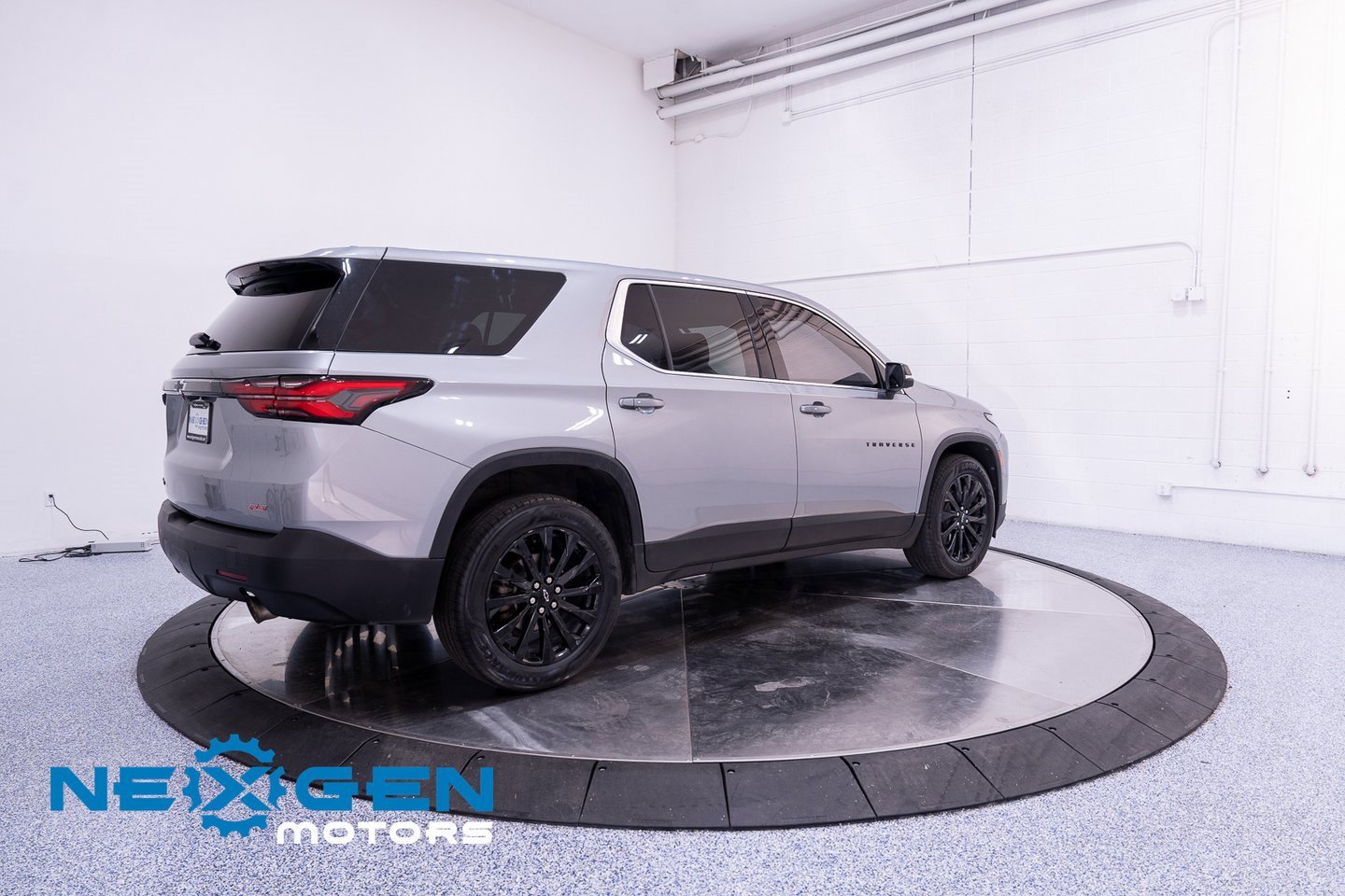 Used 2023 Chevrolet Traverse RS w/ LPO, Floor Liner Package image 36