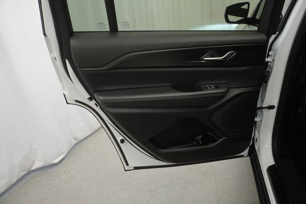 Certified 2023 Jeep Grand Cherokee L Laredo AWD/4WD image 43