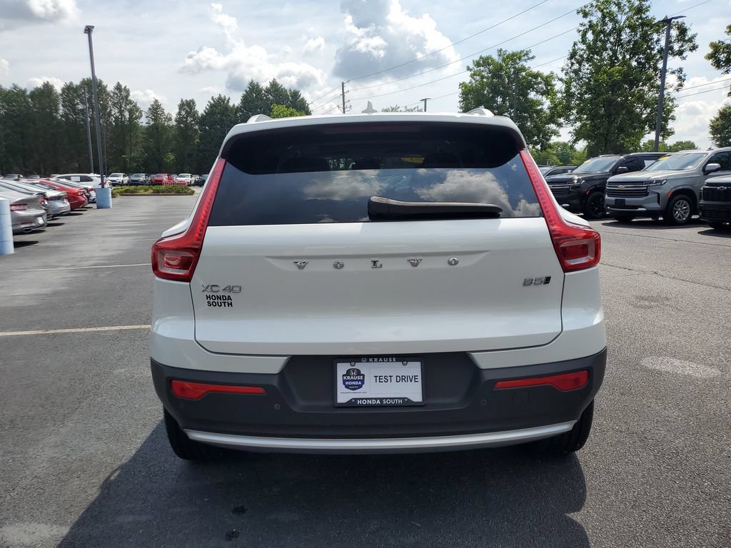 Used 2023 Volvo XC40 B5 Plus AWD/4WD image 6