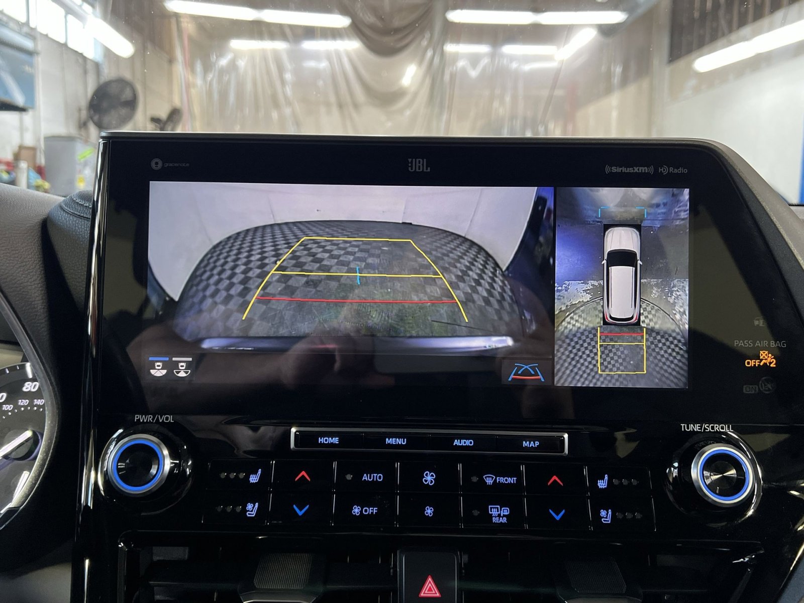 Used 2020 Toyota Highlander Limited image 19