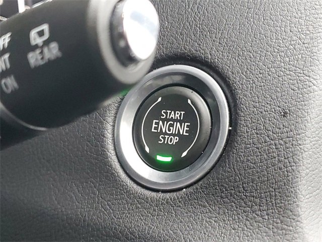 Certified 2022 Cadillac XT4 Luxury w/ Cold Weather Package image 20