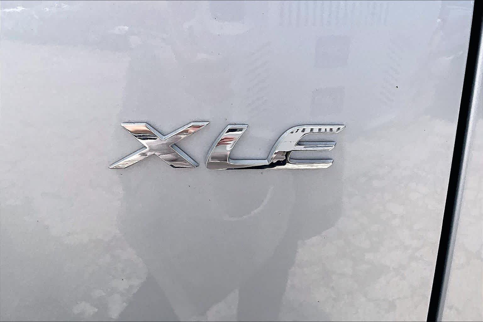 Used 2025 Toyota Corolla Cross XLE FWD image 10
